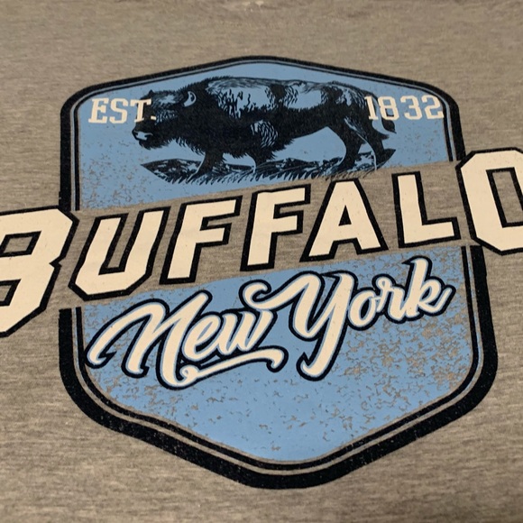 *Donated* Men’s Buffalo NY Distressed Screen Print T-Shirt - Picture 2 of 5